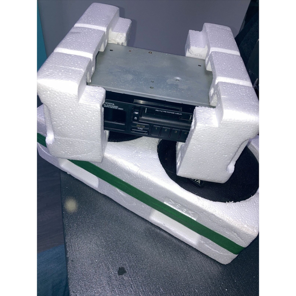 Toyota PLL Synthesized AM/FM Receiver 36201 / Untested Speakers 15w 08691-00832 - Picture 6 of 7